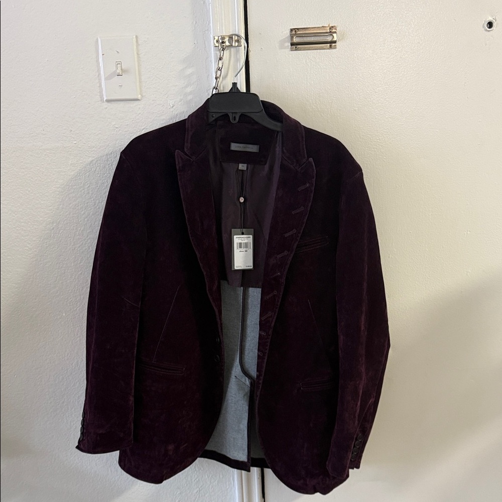 Elegant Velvet Blazer in Deep Purple